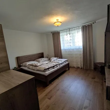 Lucs بيت ضيافة Heľpa
